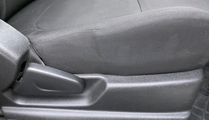 2017 Renault Kwid 1.0 RXT, Petrol, Manual, 29,355 km, Driver Side Adjustment Panel