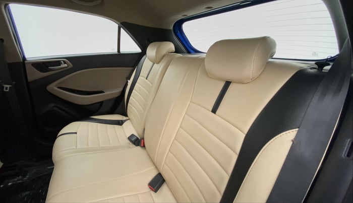 2015 Hyundai Elite i20 ASTA 1.2, Petrol, Manual, 1,15,375 km, Right Side Rear Door Cabin