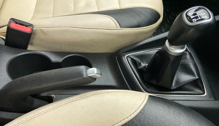 2015 Hyundai Elite i20 ASTA 1.2, Petrol, Manual, 1,15,375 km, Gear Lever