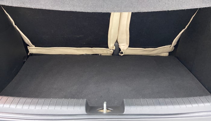 2015 Hyundai Elite i20 ASTA 1.2, Petrol, Manual, 1,15,375 km, Boot Inside