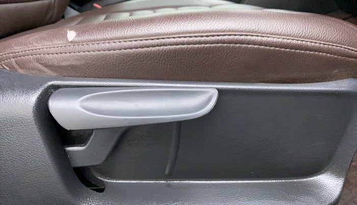 2020 Volkswagen Polo HIGHLINE PLUS 1.0 TSI MT, Petrol, Manual, 23,581 km, Driver Side Adjustment Panel