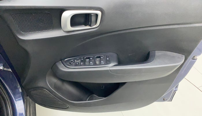 2022 Hyundai VENUE SX 1.5 CRDI, Diesel, Manual, 34,255 km, Driver Side Door Panels Control