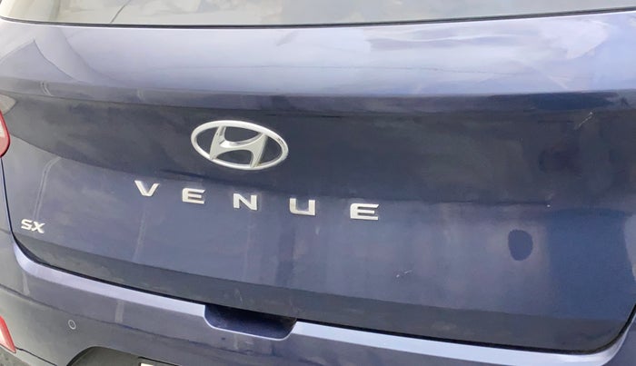 2022 Hyundai VENUE SX 1.5 CRDI, Diesel, Manual, 34,255 km, Dicky (Boot door) - Minor scratches