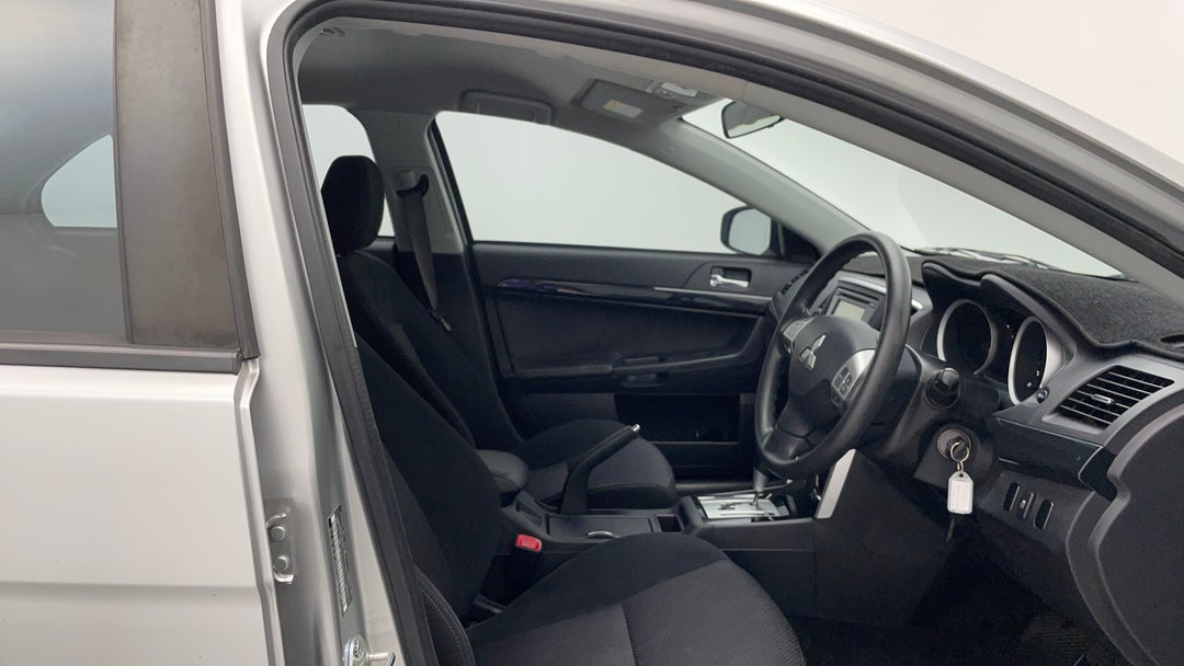 2016 Mitsubishi Lancer Es Sport, Automatic, 100841 km, Right Side Front Door Cabin View
