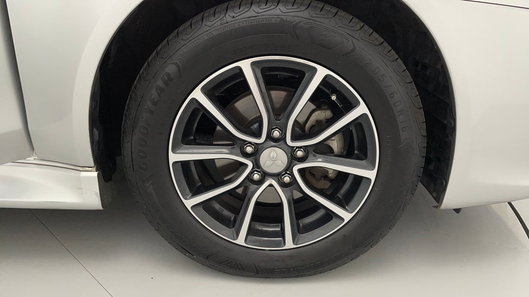 2016 Mitsubishi Lancer Es Sport, Automatic, 100841 km, Right Front Wheel