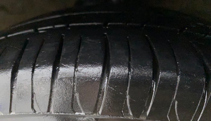 2018 Maruti Celerio VXI CNG, CNG, Manual, 67,010 km, Right Front Tyre Tread