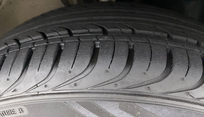 2019 Volkswagen Ameo Trendline 1.0, Petrol, Manual, 5,870 km, Right Front Tyre Tread