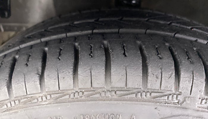 2016 Hyundai Eon MAGNA PLUS, Petrol, Manual, 58,228 km, Left Front Tyre Tread