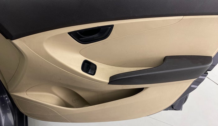 2016 Hyundai Eon MAGNA PLUS, Petrol, Manual, 58,228 km, Driver Side Door Panels Control