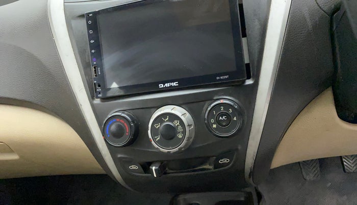 2012 Hyundai Eon ERA +, Petrol, Manual, 1,05,830 km, AC Unit - Directional switch has minor damage