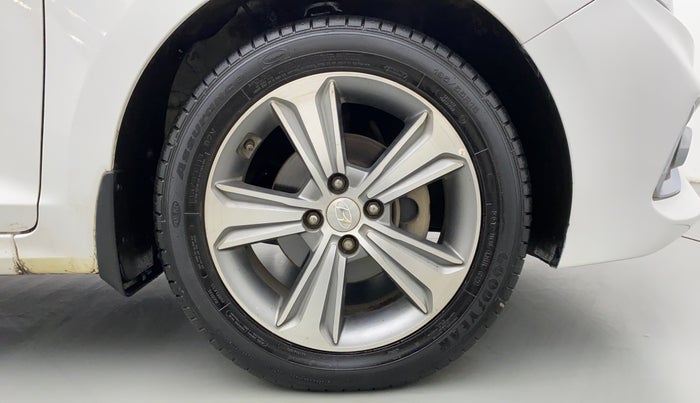 2017 Hyundai Verna 1.6 SX (O) CRDI MT, Diesel, Manual, 54,327 km, Right Front Wheel