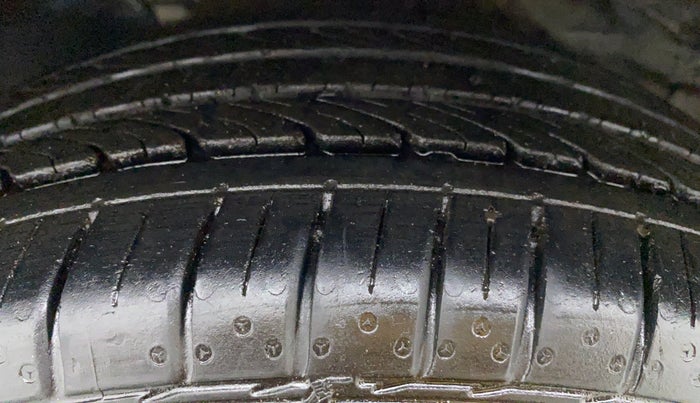 2017 Hyundai Verna 1.6 SX (O) CRDI MT, Diesel, Manual, 54,327 km, Right Front Tyre Tread