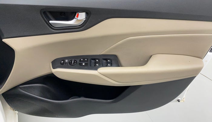 2017 Hyundai Verna 1.6 SX (O) CRDI MT, Diesel, Manual, 54,327 km, Driver Side Door Panels Control