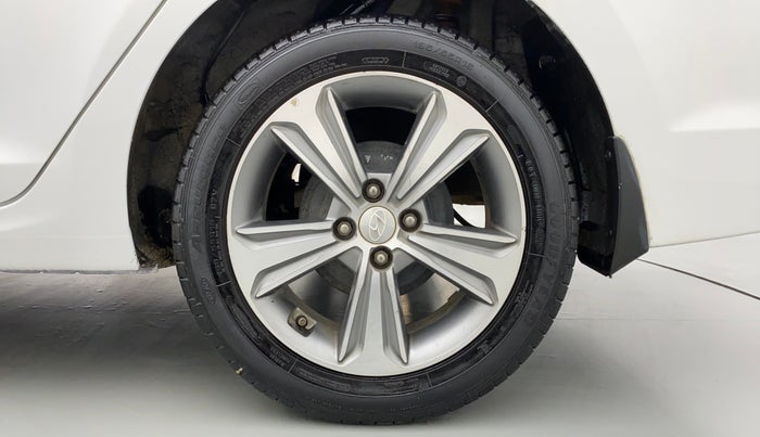 2017 Hyundai Verna 1.6 SX (O) CRDI MT, Diesel, Manual, 54,327 km, Left Rear Wheel