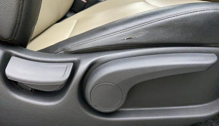 2017 Hyundai Verna 1.6 SX (O) CRDI MT, Diesel, Manual, 54,327 km, Driver Side Adjustment Panel