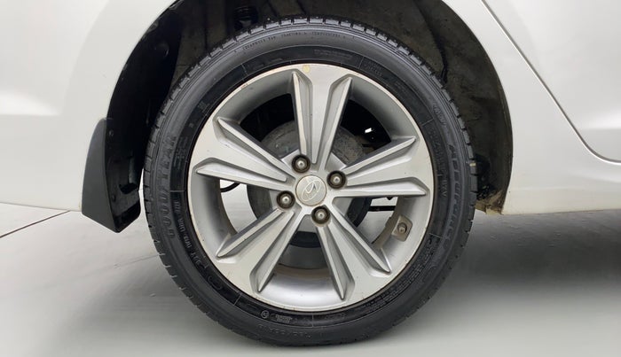 2017 Hyundai Verna 1.6 SX (O) CRDI MT, Diesel, Manual, 54,327 km, Right Rear Wheel