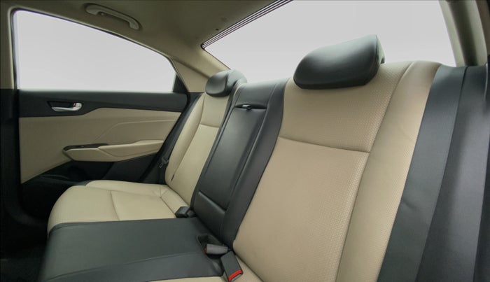 2017 Hyundai Verna 1.6 SX (O) CRDI MT, Diesel, Manual, 54,327 km, Right Side Rear Door Cabin