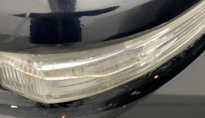 2013 Maruti Swift VXI, Petrol, Manual, 85,750 km, Right rear-view mirror - Indicator light has minor damage