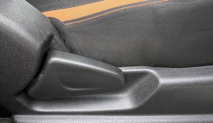 2019 Renault Kwid CLIMBER 1.0 AT, Petrol, Automatic, 17,361 km, Driver Side Adjustment Panel