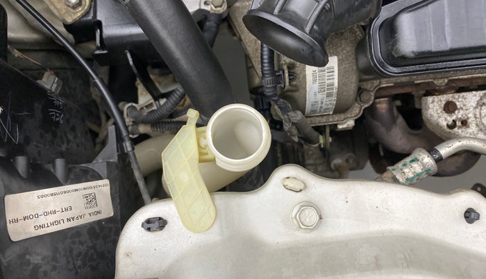 2015 Maruti Ertiga VXI ABS, Petrol, Manual, 82,509 km, Front windshield - Wiper bottle cap missing