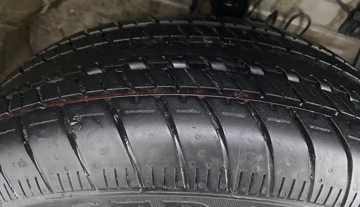 2015 Maruti Ertiga VXI ABS, Petrol, Manual, 82,509 km, Right Front Tyre Tread