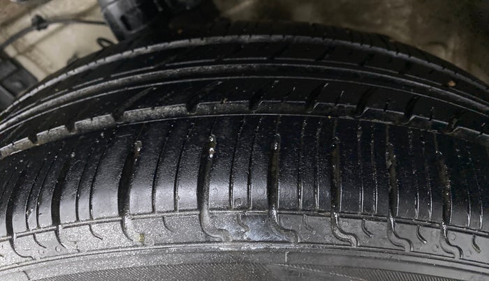 2015 Maruti Ertiga VXI ABS, Petrol, Manual, 82,509 km, Left Front Tyre Tread
