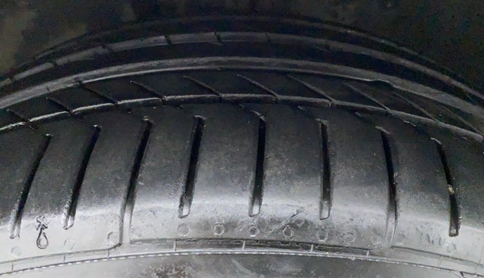 2014 Mercedes Benz C Class EDITION C, Diesel, Automatic, 61,657 km, Left Front Tyre Tread