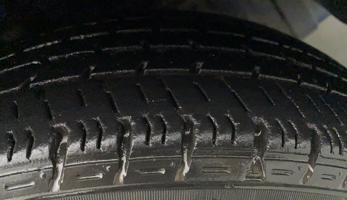 2015 Hyundai Xcent S 1.2, Petrol, Manual, 82,009 km, Left Rear Tyre Tread