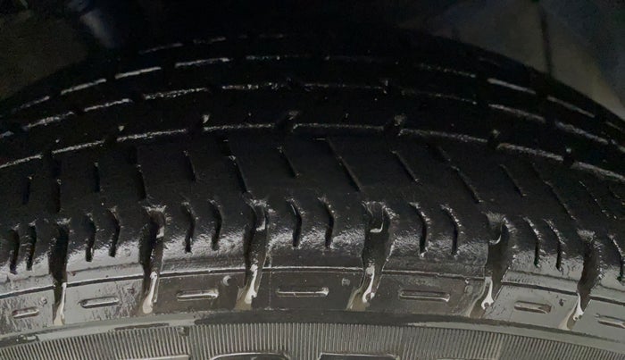 2015 Hyundai Xcent S 1.2, Petrol, Manual, 82,009 km, Left Front Tyre Tread