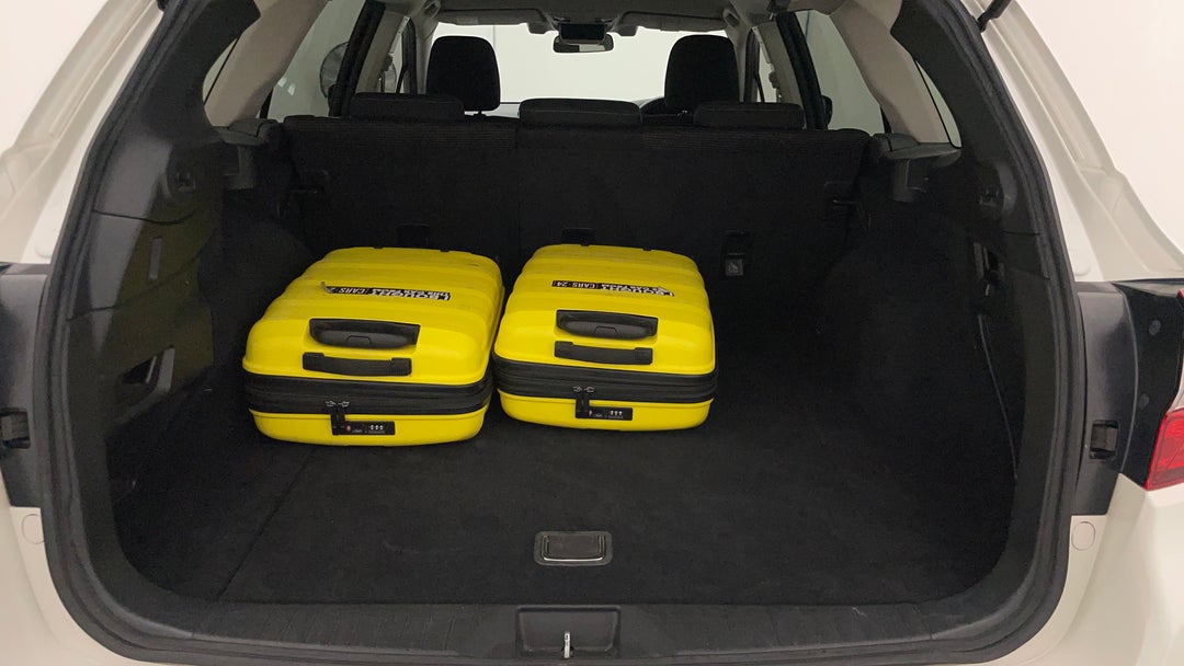 2018 Subaru Outback 2.5i  AWD, Automatic, 159428 km, Boot Inside View with Luggage