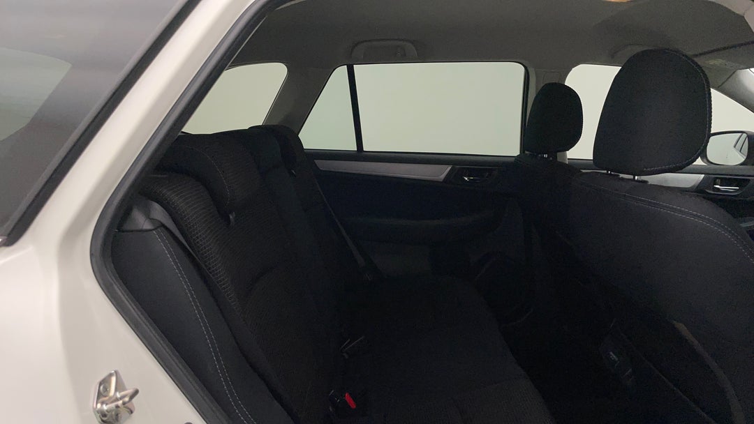 2018 Subaru Outback 2.5i  AWD, Automatic, 159428 km, Right Side Rear Door Cabin View