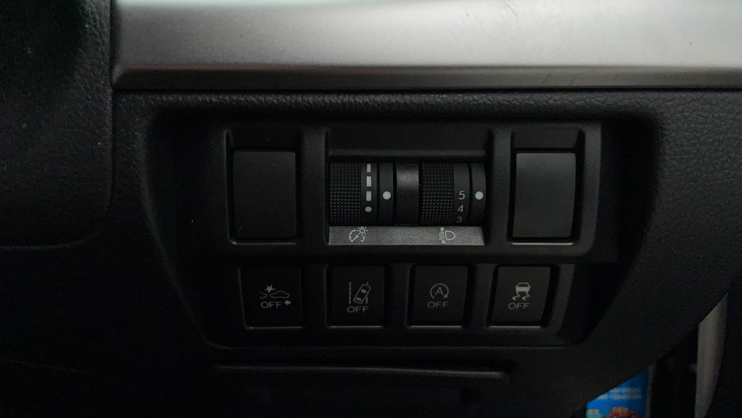 2018 Subaru Outback 2.5i  AWD, Automatic, 159428 km, Utility Switches/Buttons