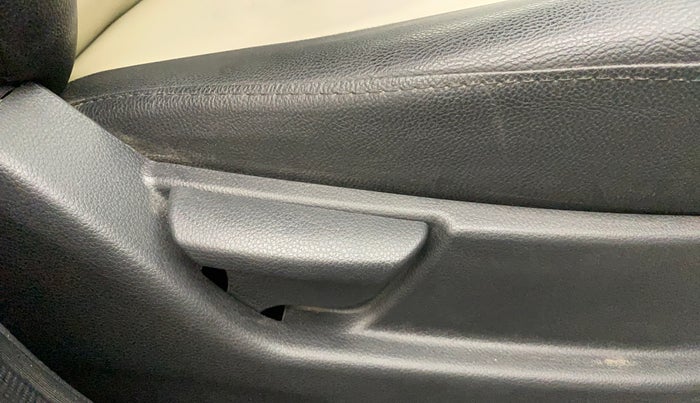 2018 Hyundai Eon ERA +, Petrol, Manual, 27,856 km, Driver Side Adjustment Panel