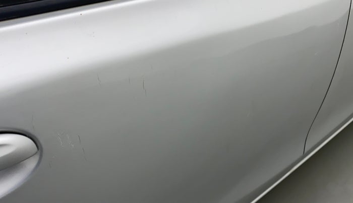 2012 Toyota Etios Liva G, Petrol, Manual, 24,434 km, Right rear door - Minor scratches