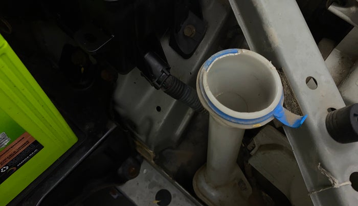 2012 Toyota Etios Liva G, Petrol, Manual, 24,434 km, Front windshield - Wiper bottle cap missing