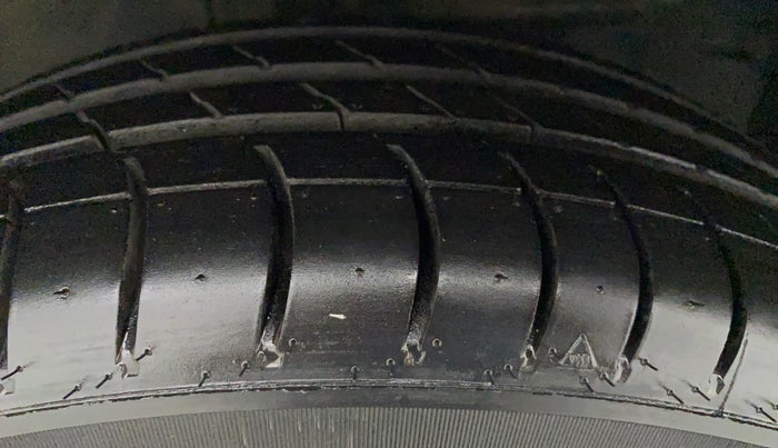 2012 Toyota Etios Liva G, Petrol, Manual, 24,434 km, Right Front Tyre Tread