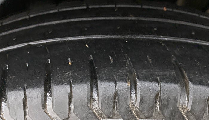2018 Maruti Swift VXI D, Petrol, Manual, 17,239 km, Left Rear Tyre Tread