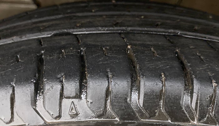 2018 Maruti Swift VXI D, Petrol, Manual, 17,239 km, Left Front Tyre Tread