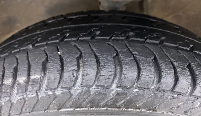 2017 Maruti Alto K10 VXI P, Petrol, Manual, 27,805 km, Left Front Tyre Tread
