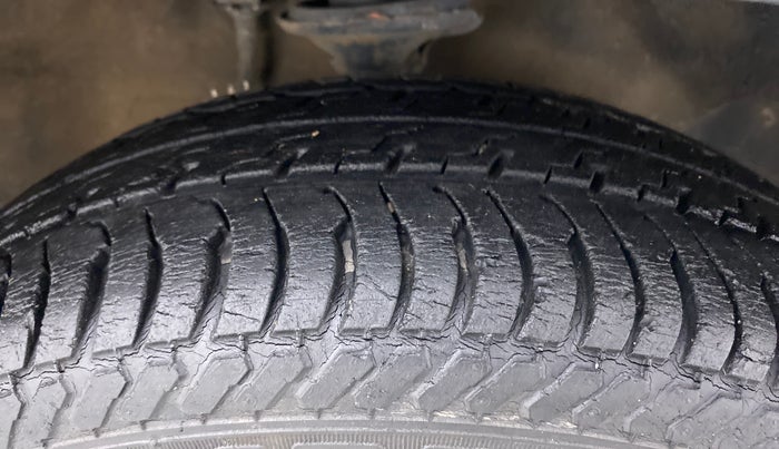 2017 Maruti Alto K10 VXI P, Petrol, Manual, 27,805 km, Right Front Tyre Tread
