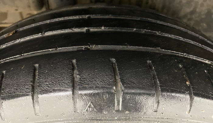 2018 Maruti Ciaz ALPHA 1.3 DDIS SHVS, Diesel, Manual, 53,684 km, Right Front Tyre Tread