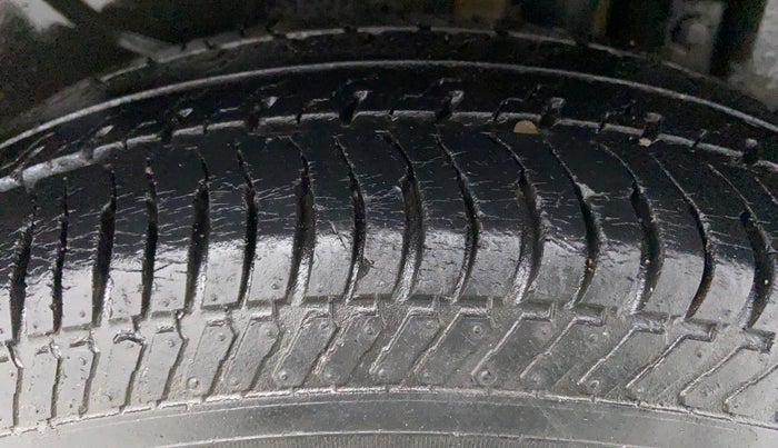 2014 Maruti Swift Dzire VXI 1.2 BS IV, Petrol, Manual, 19,856 km, Left Rear Tyre Tread