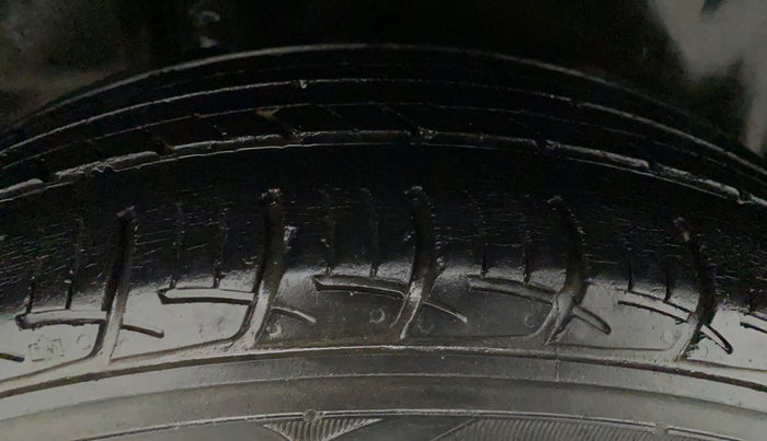 2017 Maruti Ciaz ZETA DIESEL 1.3, Diesel, Manual, 90,677 km, Right Rear Tyre Tread