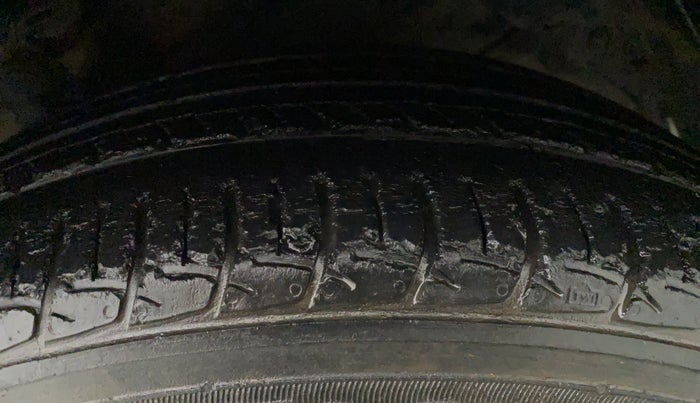 2017 Maruti Ciaz ZETA DIESEL 1.3, Diesel, Manual, 90,677 km, Left Rear Tyre Tread