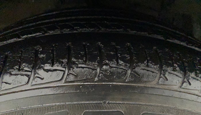 2017 Maruti Ciaz ZETA DIESEL 1.3, Diesel, Manual, 90,677 km, Right Front Tyre Tread