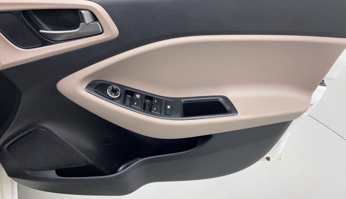 2016 Hyundai Elite i20 MAGNA 1.2, Petrol, Manual, 28,777 km, Driver Side Door Panels Control