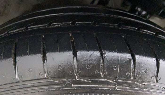2016 Hyundai Elite i20 MAGNA 1.2, Petrol, Manual, 28,777 km, Right Rear Tyre Tread
