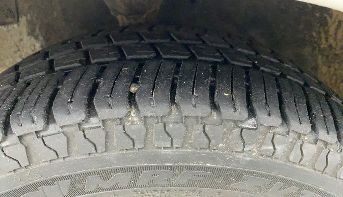 2018 Hyundai Eon ERA PLUS, Petrol, Manual, 16,578 km, Left Front Tyre Tread