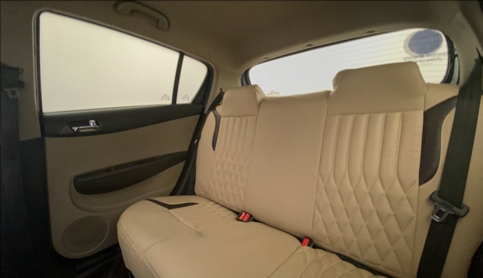 2012 Hyundai i20 MAGNA O 1.2, Petrol, Manual, 94,611 km, Right Side Rear Door Cabin View