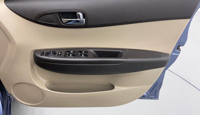 2012 Hyundai i20 MAGNA O 1.2, Petrol, Manual, 94,611 km, Driver Side Door Panel Controls